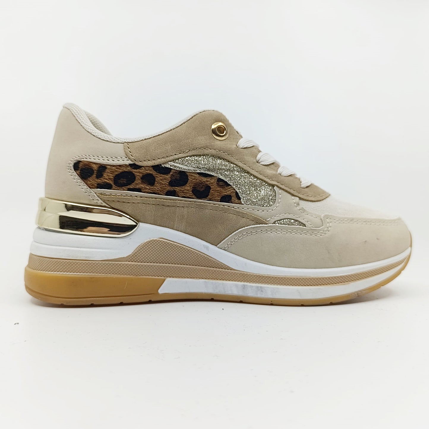 Stylish bež ženske tenisice s leopardskim printom i zlatnim detaljima