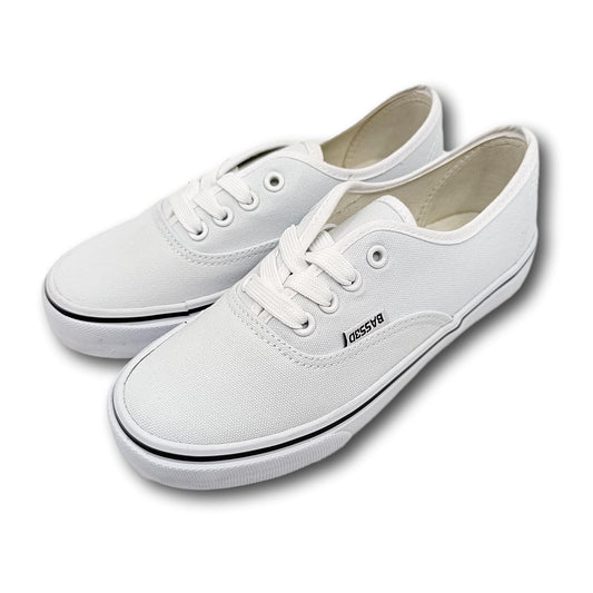 bijele platnene cipele klasicni dizajn crna linija