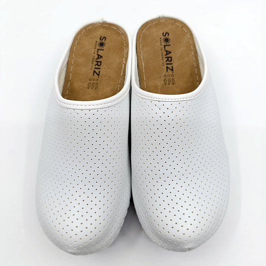 bijele supljikave klompe