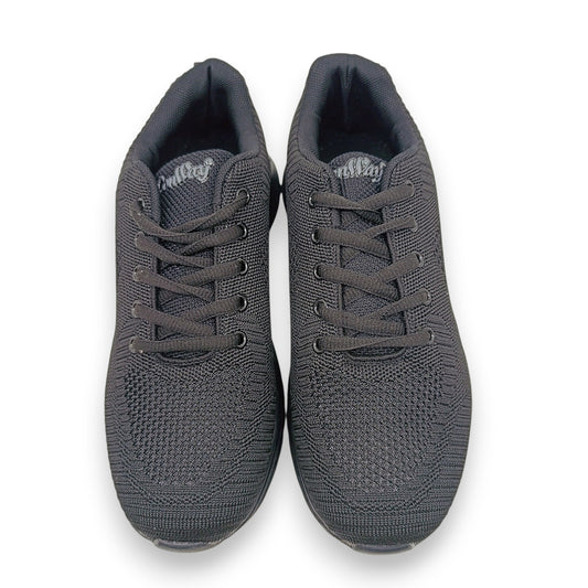 crne sportske tenisice pogled sprijeda par