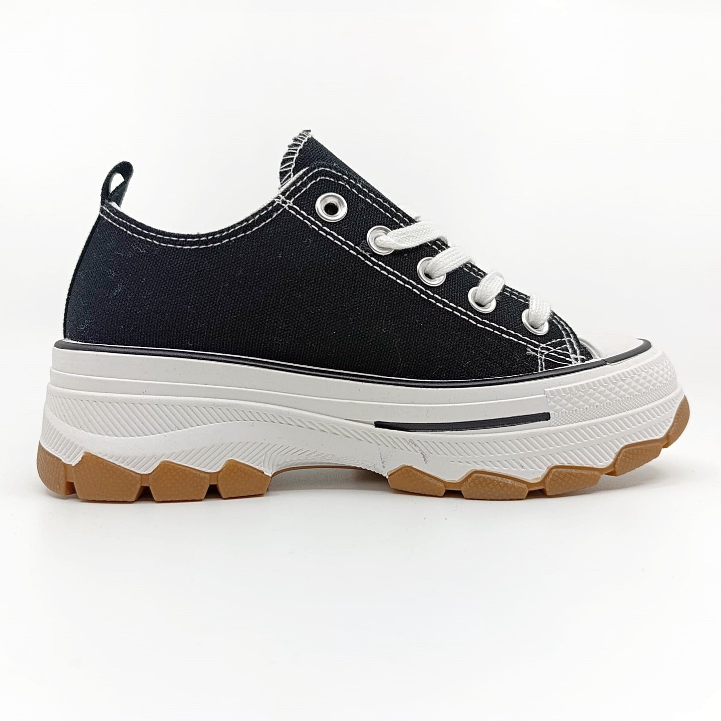 crne tenisice platforma styling outfit