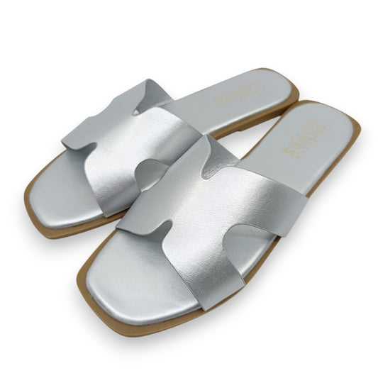 ljetne natike srebrne dekorativni izrezi svestrana obuca jpg