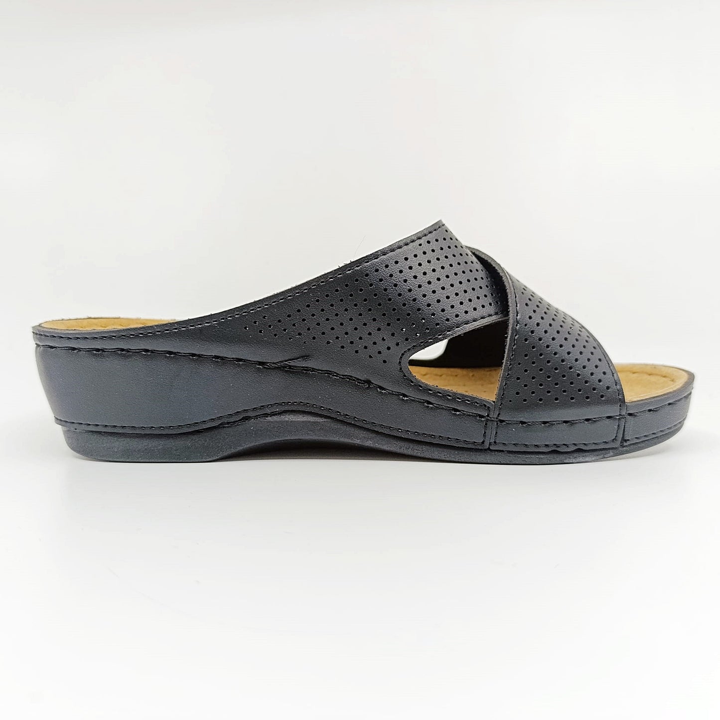 modne crne natikace prozracni dizajn udobno gaziste