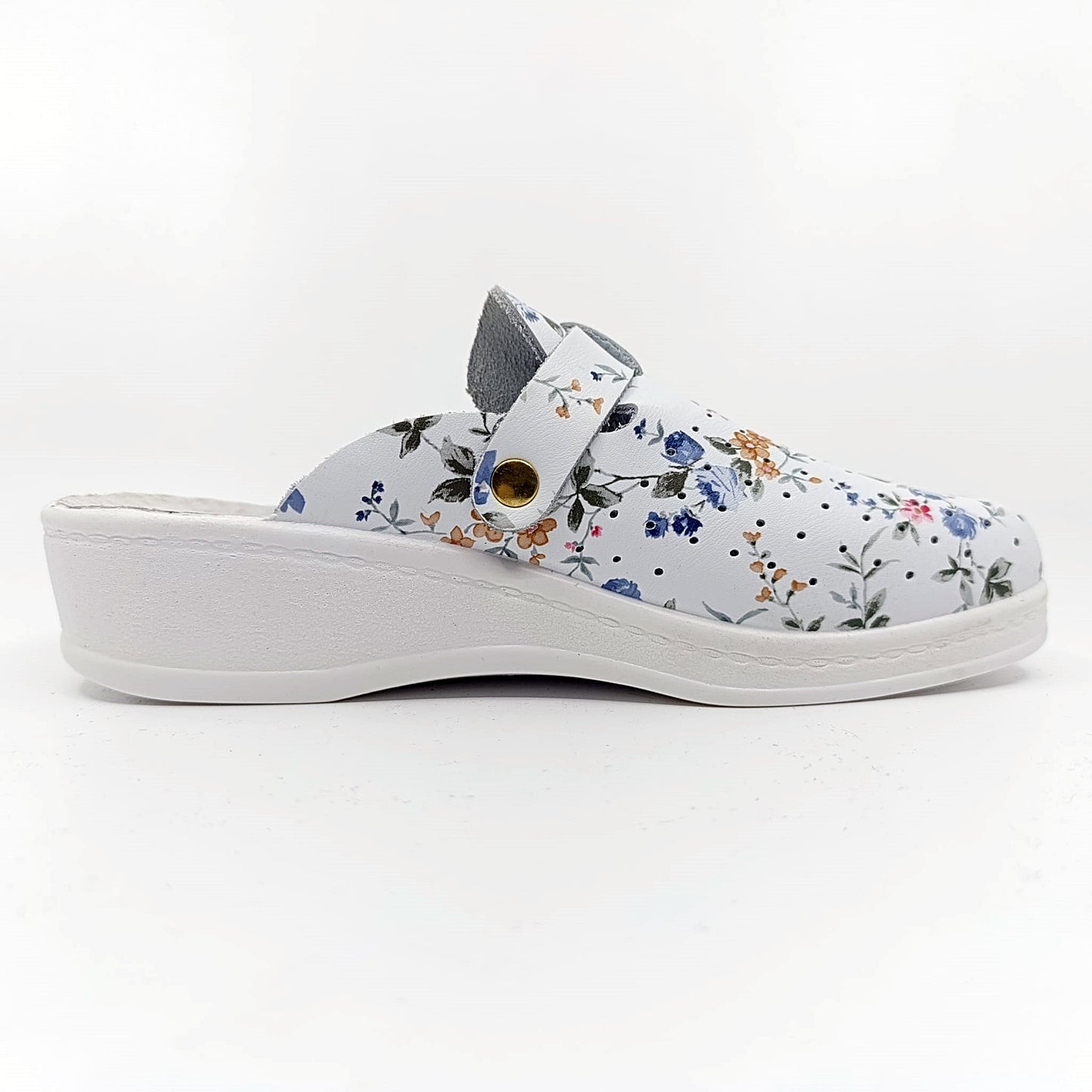 udobne bijele kozne klompe zenske motiv cvijeca