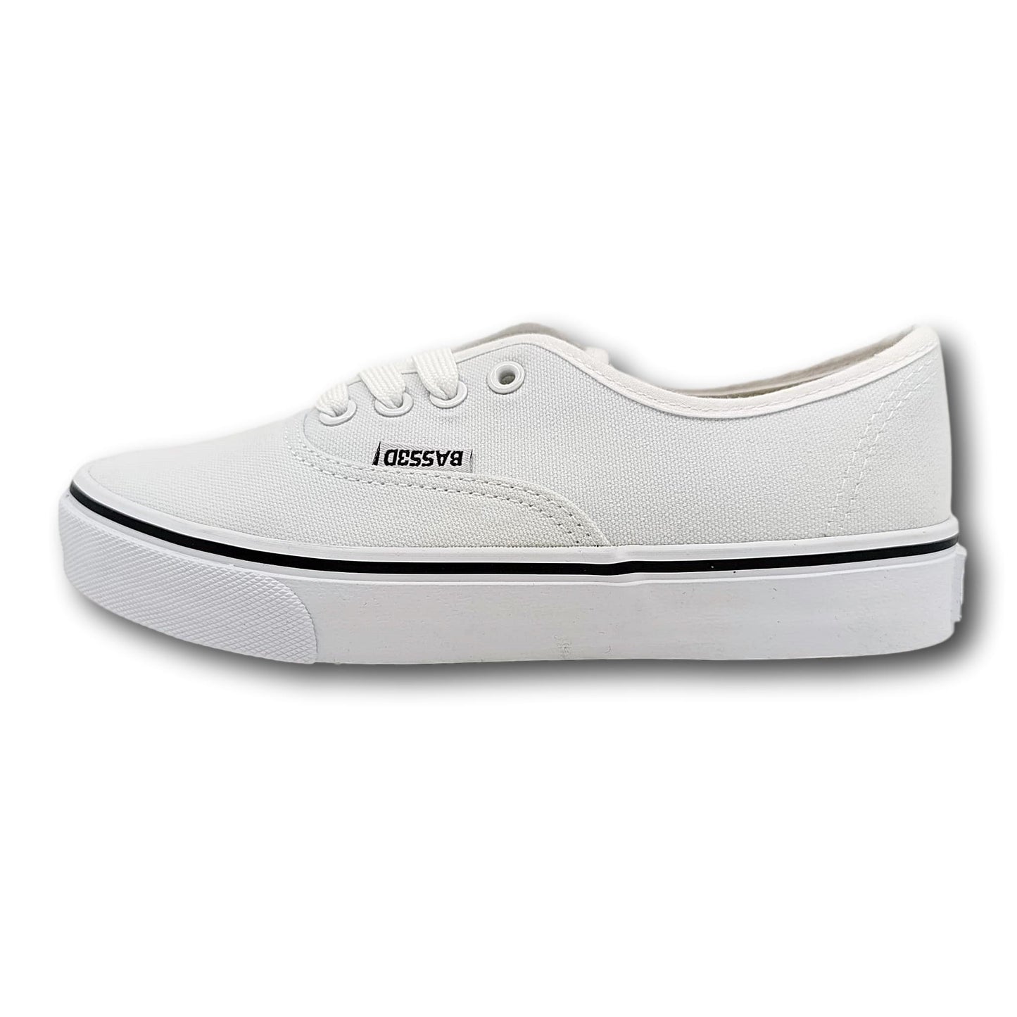 udobne bijele tenisice ravni djon casual modni detalj