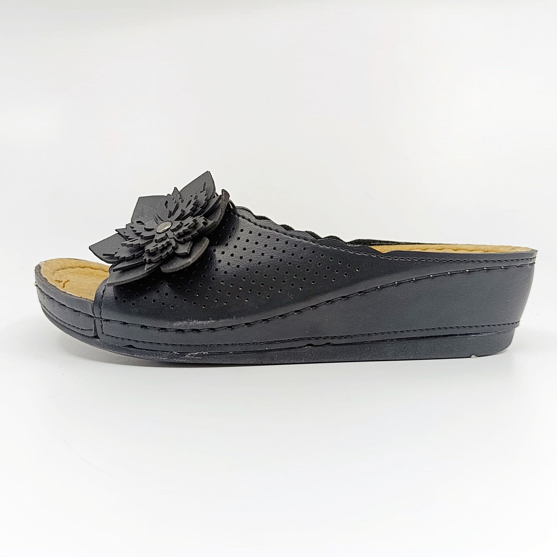 udobne natikace povisena peta perforirana umjetna koza