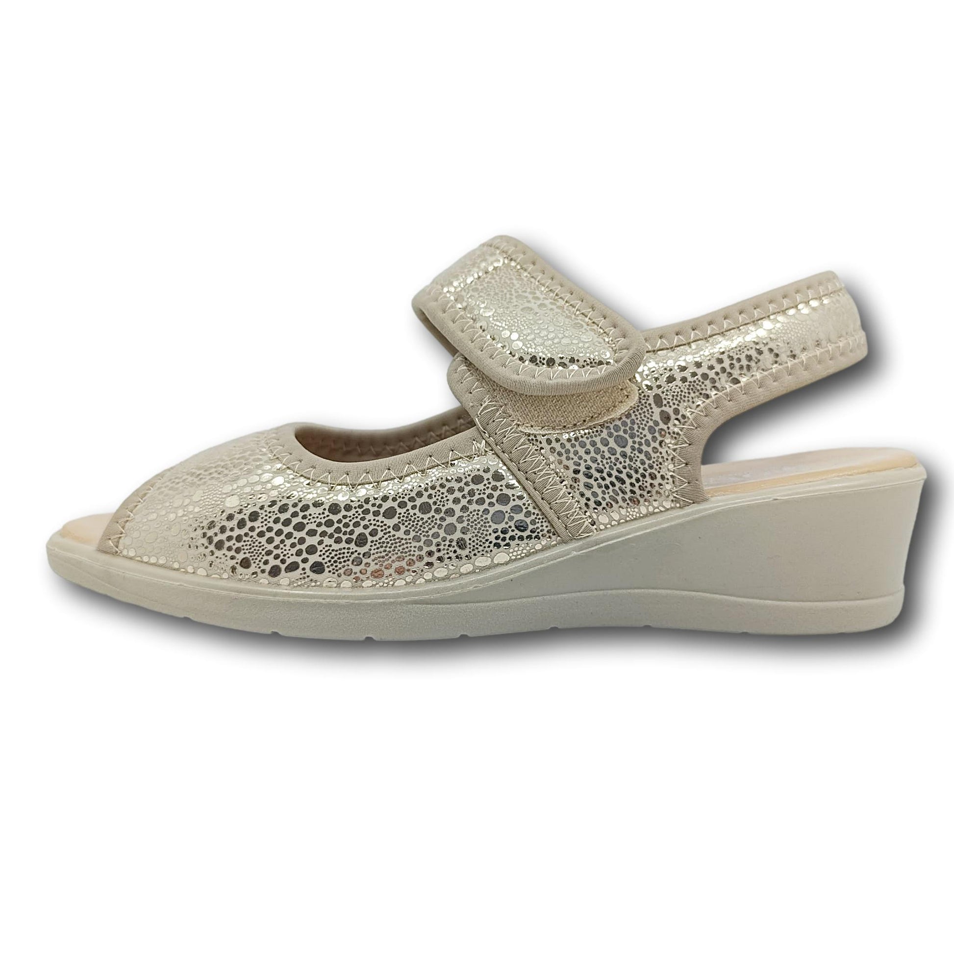 zenske udobne sandale biserna boja povisena peta