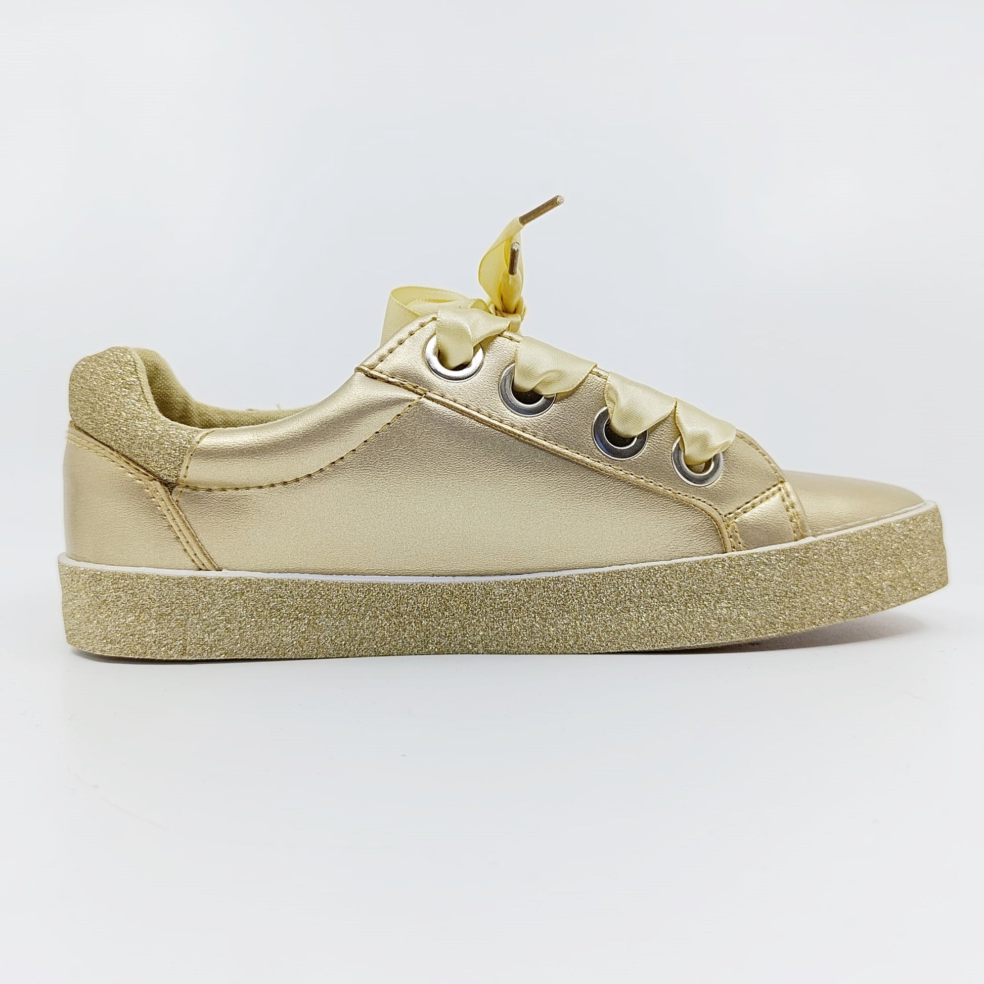casual zlatne tenisice ribbon laces