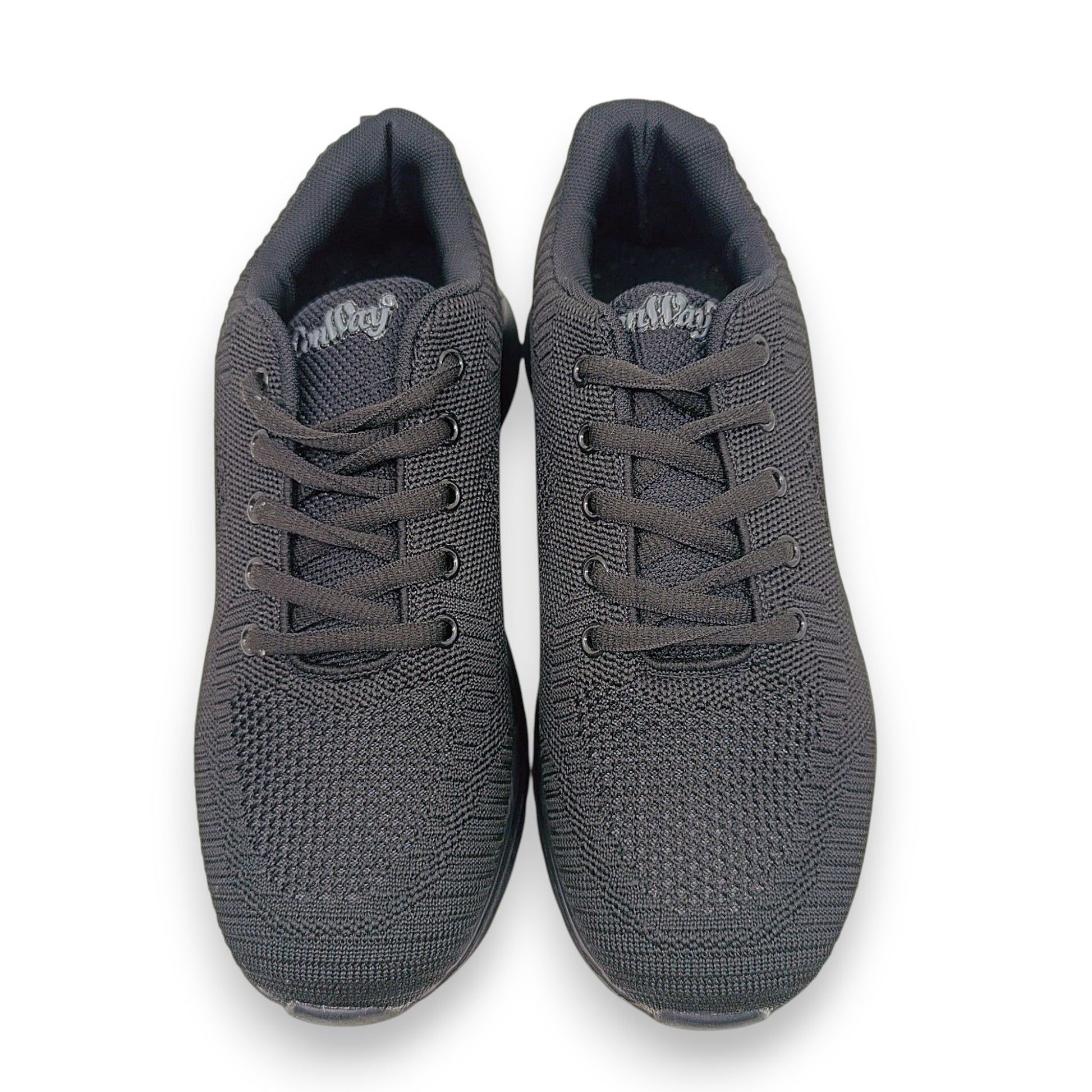 crne sportske tenisice pogled sprijeda par