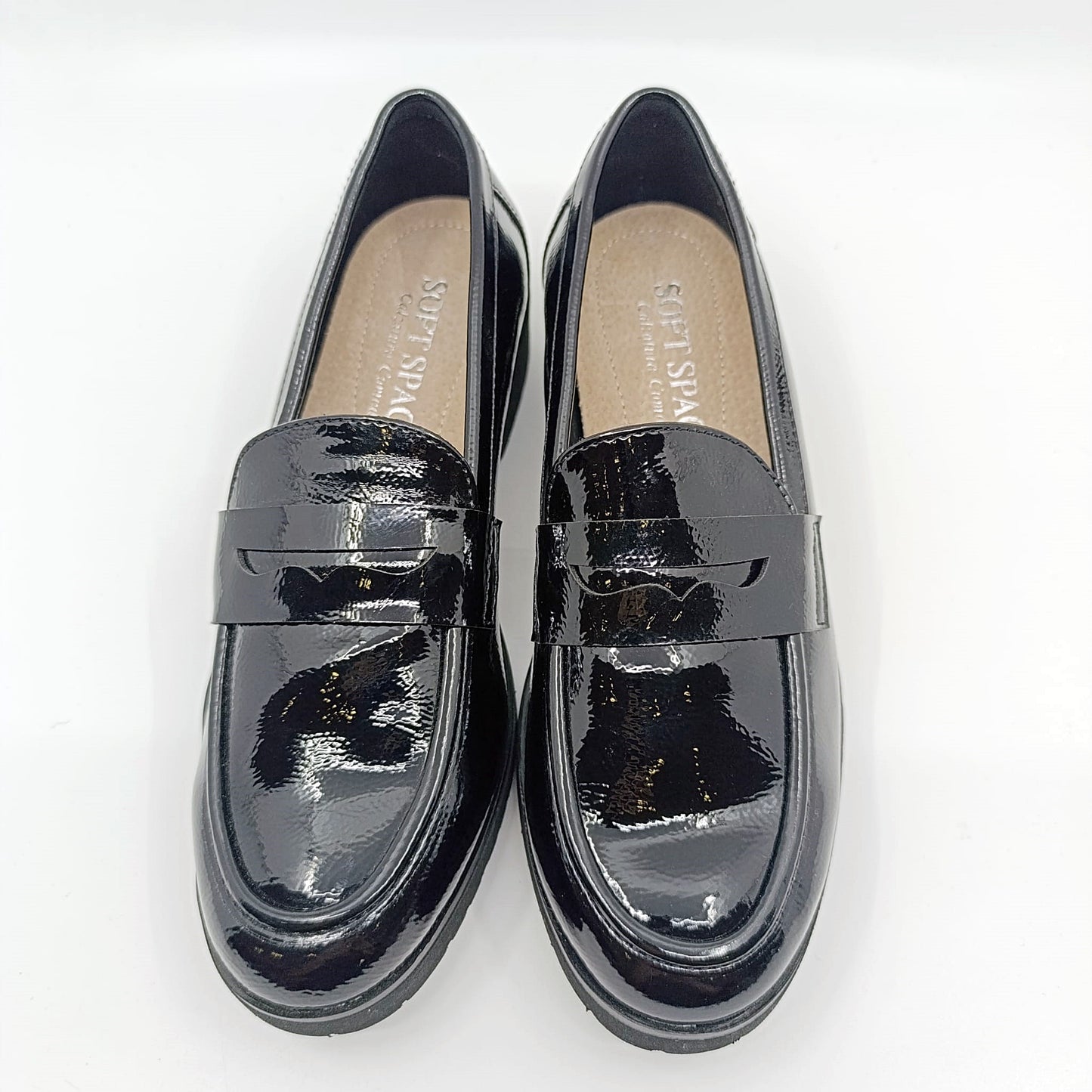 stylish penny loafer crne lakirane cipele outfit primjer