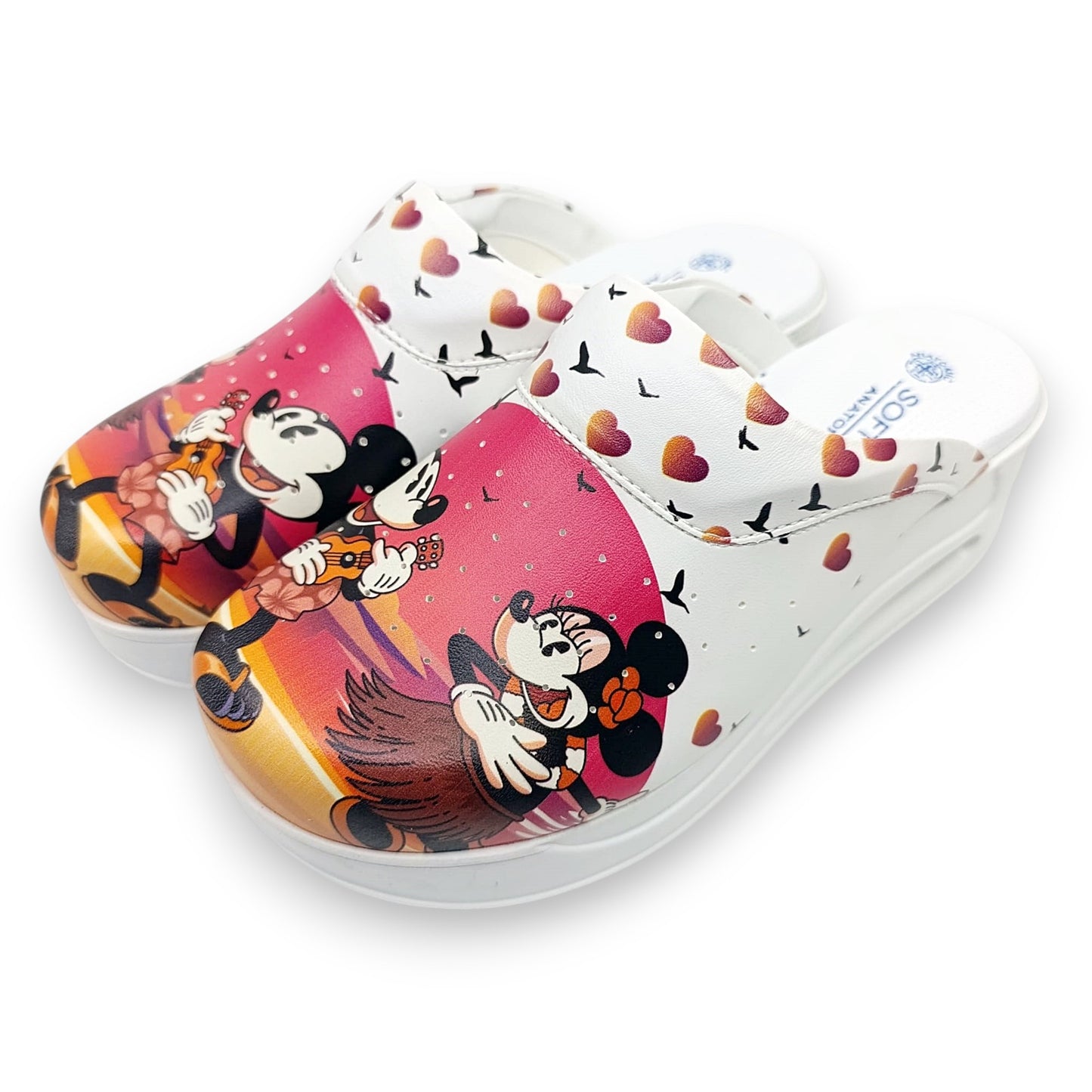 Profilni prikaz ženskih profesionalnih kožnih klompi s Mickey i Minnie motivom i bijelim zračnim jastukom u đonu.